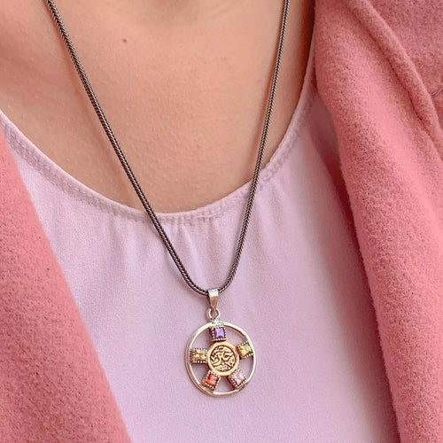 'سلسلة فضه بتصميم عصري ودلاية كلمة 'خير''